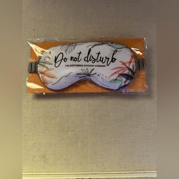 White padded silk sleep mask with text detail and elastic ruffle band. NWT - Picture 1 of 5